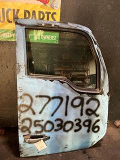 Kenworth T680 Right Front Door Assembly