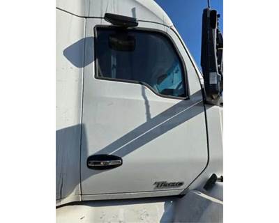 Kenworth T680 Right Front Door Assembly