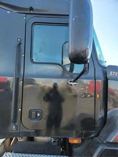 Mack Pinnacle CXU612 Right Front Door Assembly for a Mack CXU612