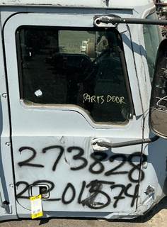 Mack Pinnacle CXU612 Right Front Door Assembly for a Mack CXU612