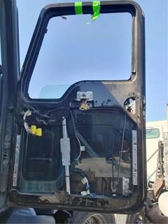 Mack Pinnacle CXU612 Right Front Door Assembly for a Mack CXU612