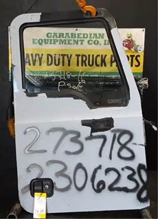 Mack Pinnacle CXU613 Right Front Door Assembly for a Mack CXU613