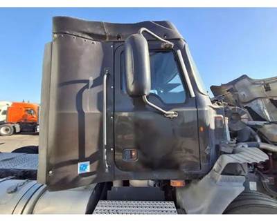 Mack Pinnacle CXU613 Right Front Door Assembly for a Mack CXU613