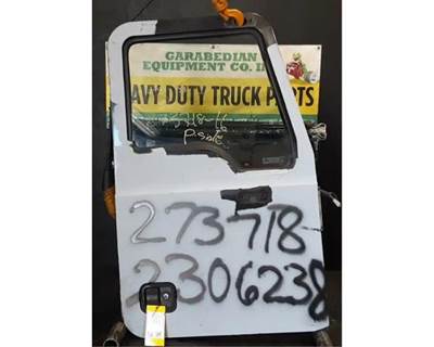 Mack Pinnacle CXU613 Right Front Door Assembly for a Mack CXU613