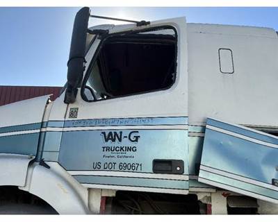 Volvo VNL64T Front Door Assembly for a Volvo VNL