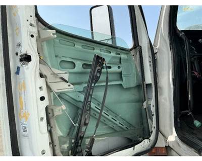 Freightliner Cascadia Front Door Glass