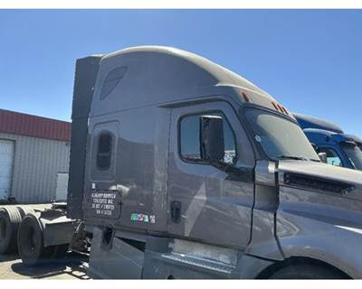 Freightliner Cascadia 126 Right Door Mirror