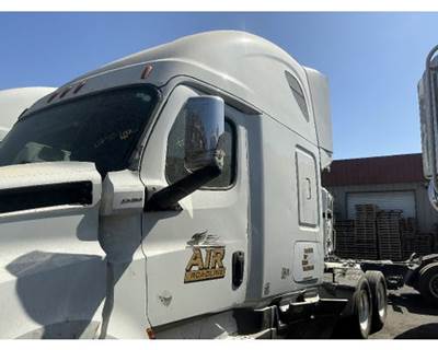 Freightliner Cascadia 126 Left Door Mirror