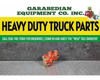 Cummins ISX12 G Cabin Heater Water Transfer Connection, Part # 2891955 / 2891954 for Volvo VNL