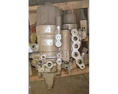 Detroit DD13 EPA10 3 Filter Fuel Filter Housing Module, Part # A4710904552 / A4710903952