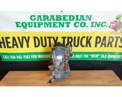 2013 Detroit DD13 Fuel Filter Housing (2 Filter), Part # A4710922403, Fits Cascadia 125