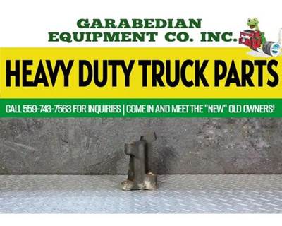 2016 Freightliner Cascadia 125 Detroit DD15 Left Radiator Tie Rod Bracket, Part # A4720781141