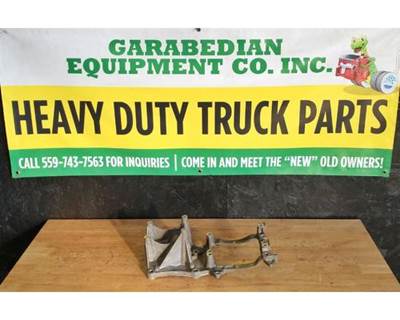 2014 Detroit DD15 Accessory A/C Alternator Bracket for Freightliner Cascadia 125, Part # A4721550335