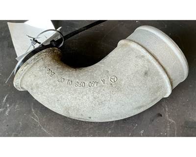 DD15 EPA10 GHG17 (472910) Turbo Air Transfer Elbow Connection, P/N A4600980107