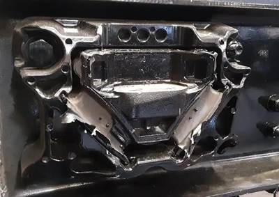 Detroit DD13 Engine Mount for a Freightliner Cascadia 116 Day Cab