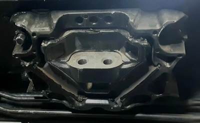 Detroit DD13 Engine Mount for a Freightliner Cascadia 116 Day Cab