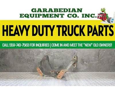 Detroit DD13 Engine Mount for a Freightliner Cascadia 125