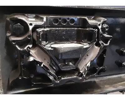 Detroit DD13 Engine Mount for a Freightliner Cascadia 116 Day Cab