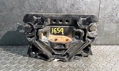Detroit DD15 Engine Mount for a Freightliner Cascadia 126