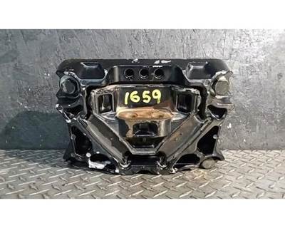 Detroit DD15 Engine Mount for a Freightliner Cascadia 126
