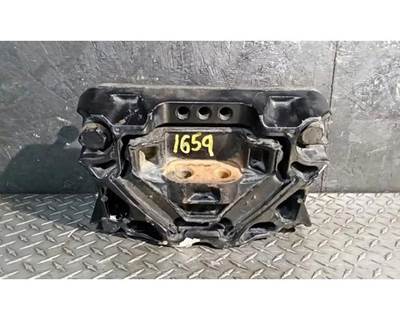 Detroit DD15 Engine Mount for a Freightliner Cascadia 126