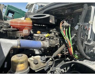 Detroit DD13 Engine - 435 HP