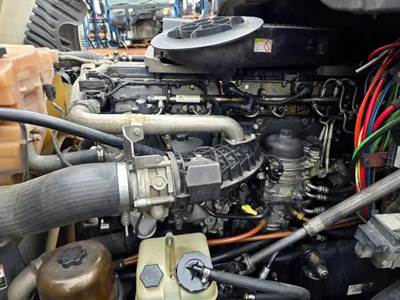 Detroit DD15 Engine for a Freightliner Cascadia 125