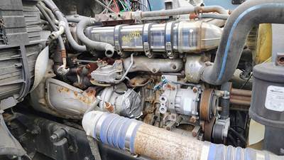 Detroit DD15 Engine - 455 HP