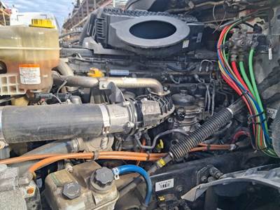 Detroit DD15 Engine for a Freightliner Cascadia 126