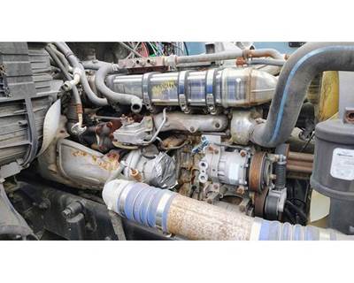 Detroit DD15 Engine - 455 HP