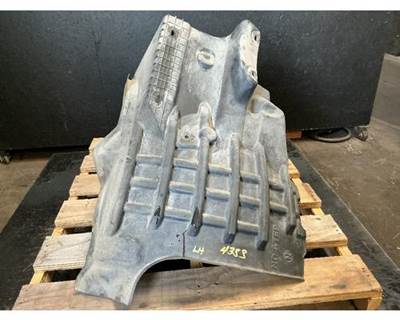 Freightliner Cascadia 126 Fender Extension