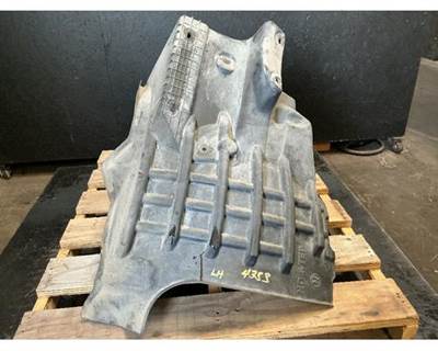 Freightliner Cascadia 126 Left Fender Extension