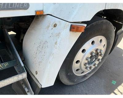Freightliner FLC Fender Extension