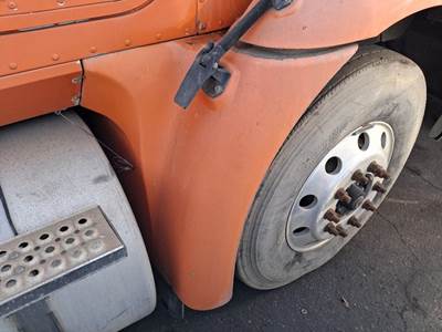 International 9200i Right Fender Extension