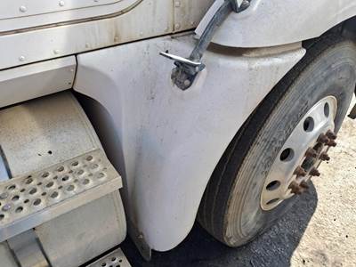 International 9200i Left Fender Extension