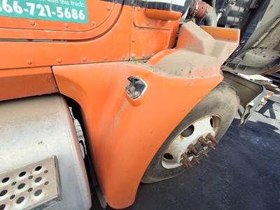 International 9200i Right Fender Extension