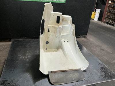 International 9200i Left Fender Extension