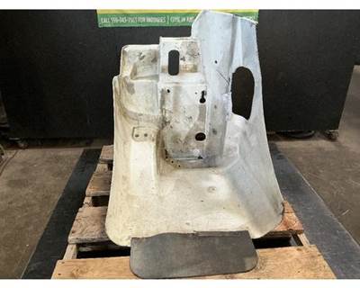 International 9200i Right Fender Extension