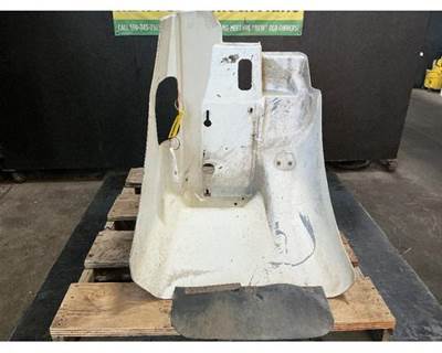 International 9200i Left Fender Extension