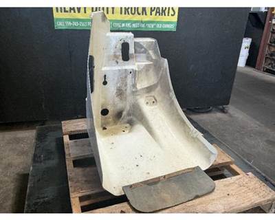 International 9200i Left Fender Extension