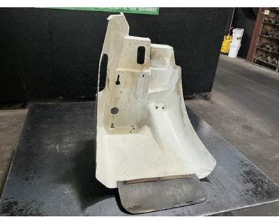 International 9200i Left Fender Extension