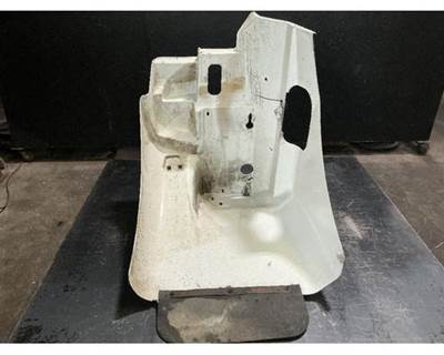 International 9200i Right Fender Extension