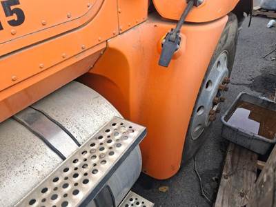 International 9400i Right Fender Extension