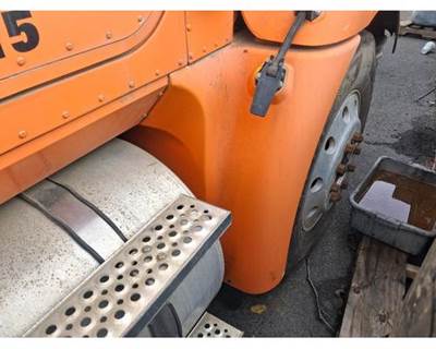 International 9400i Right Fender Extension