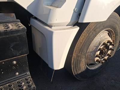 International LT625 Right Fender Extension