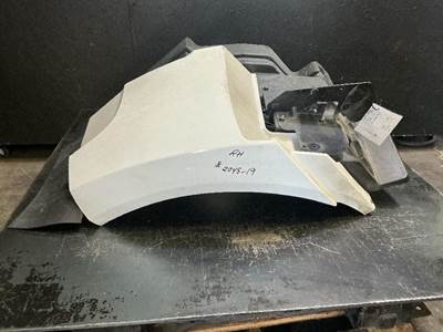 International RH613 Right Fender Extension