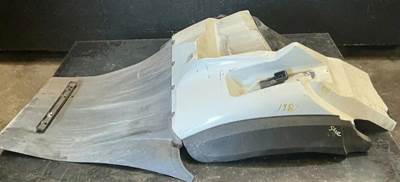 International WorkStar 7400 Right Fender Extension