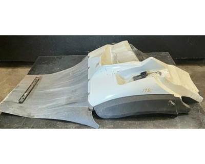 International WorkStar 7400 Right Fender Extension