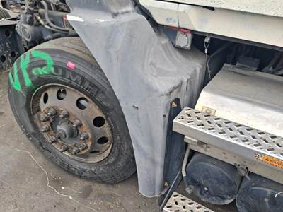 Mack CXU613T Fender Extension
