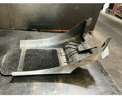 Mack CXU613T Left Fender Extension